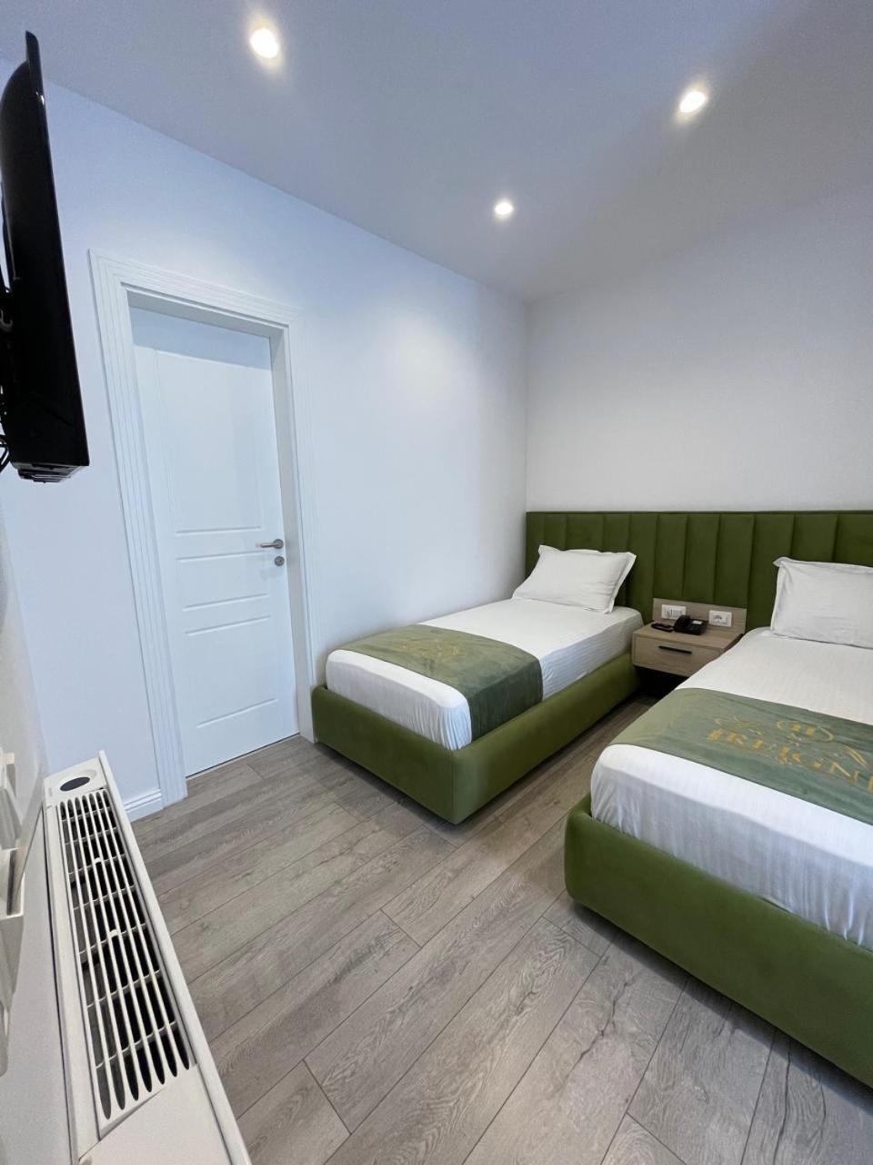 Reign Hotel Vorë Extérieur photo
