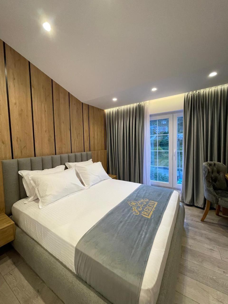 Reign Hotel Vorë Extérieur photo