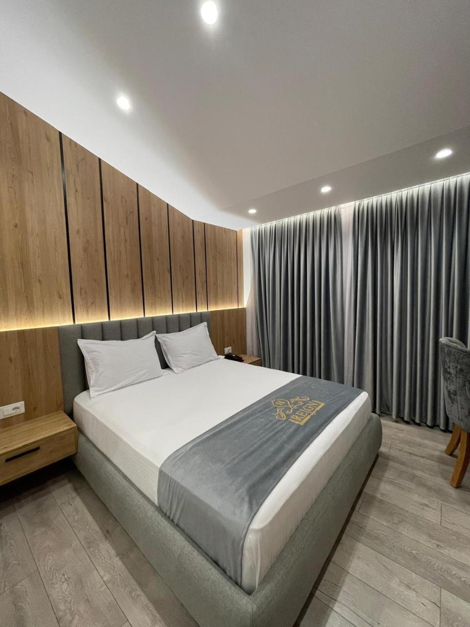 Reign Hotel Vorë Extérieur photo