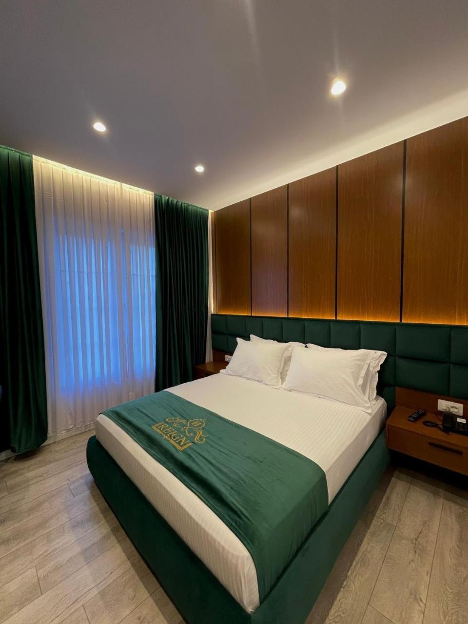 Reign Hotel Vorë Extérieur photo