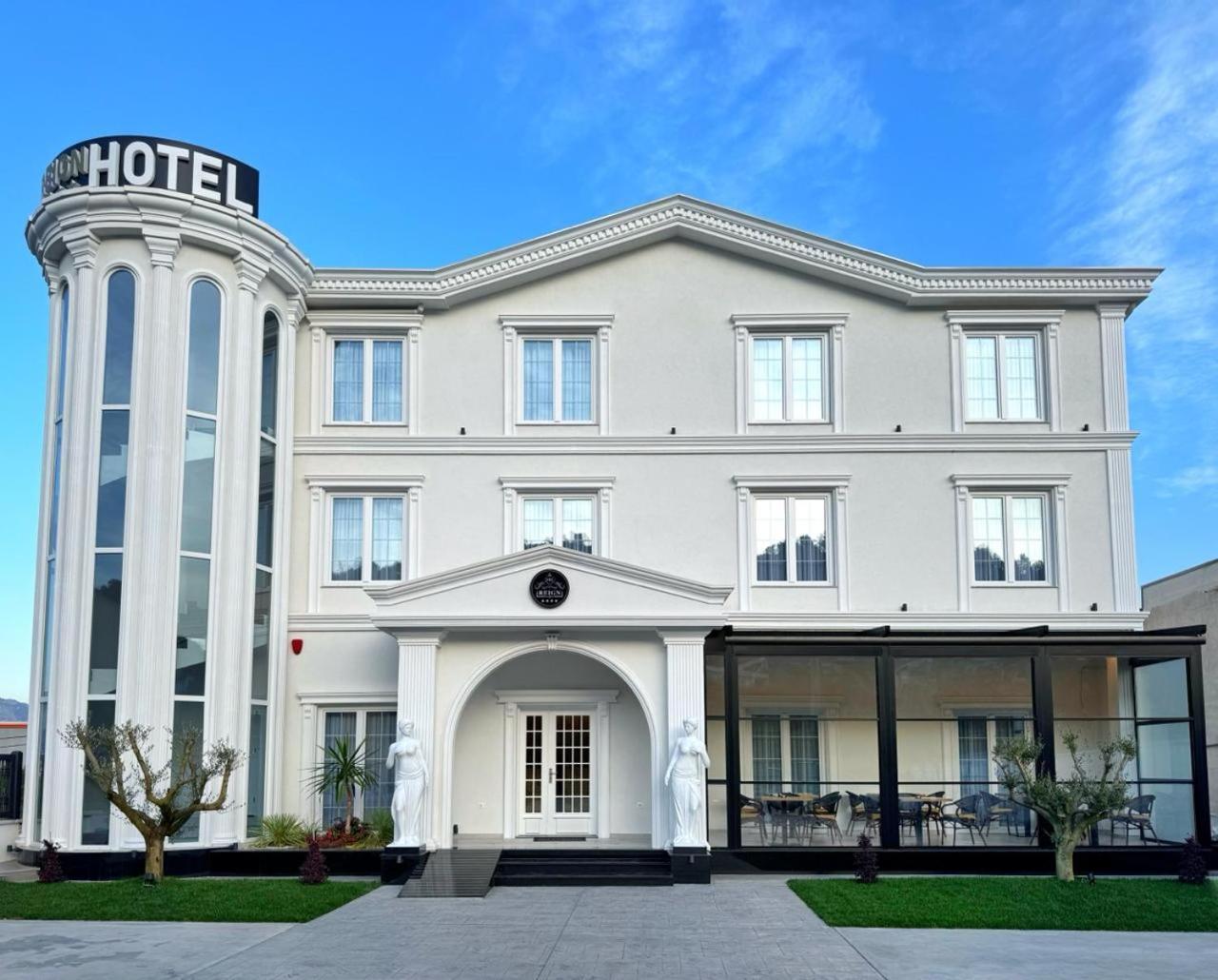 Reign Hotel Vorë Extérieur photo